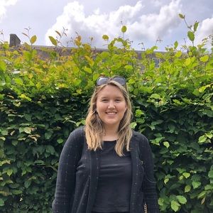 Meet your Posher, Caitlin